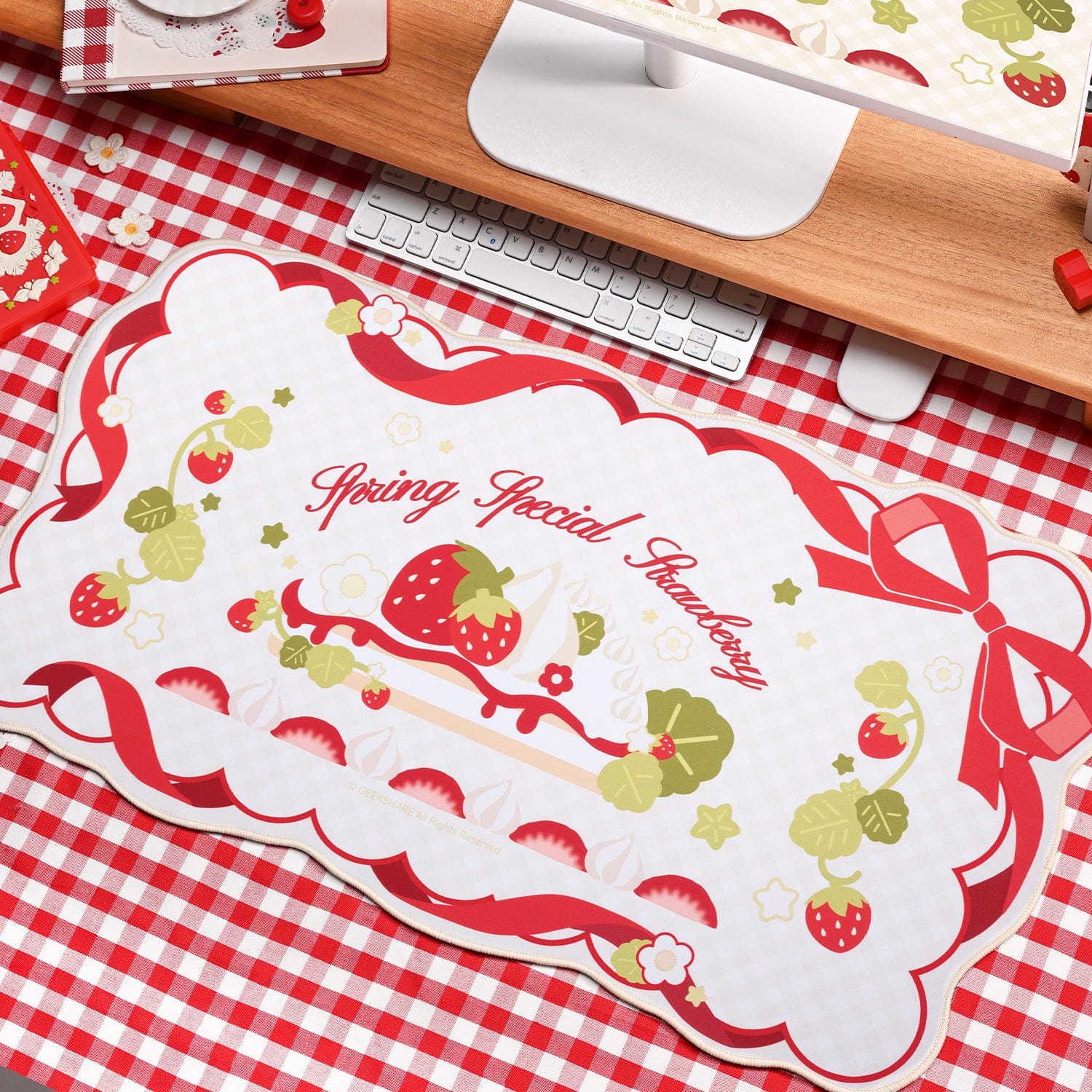 GeekShare Spring Strawberry Mousepads GeekShare Spring Strawberry Mousepads