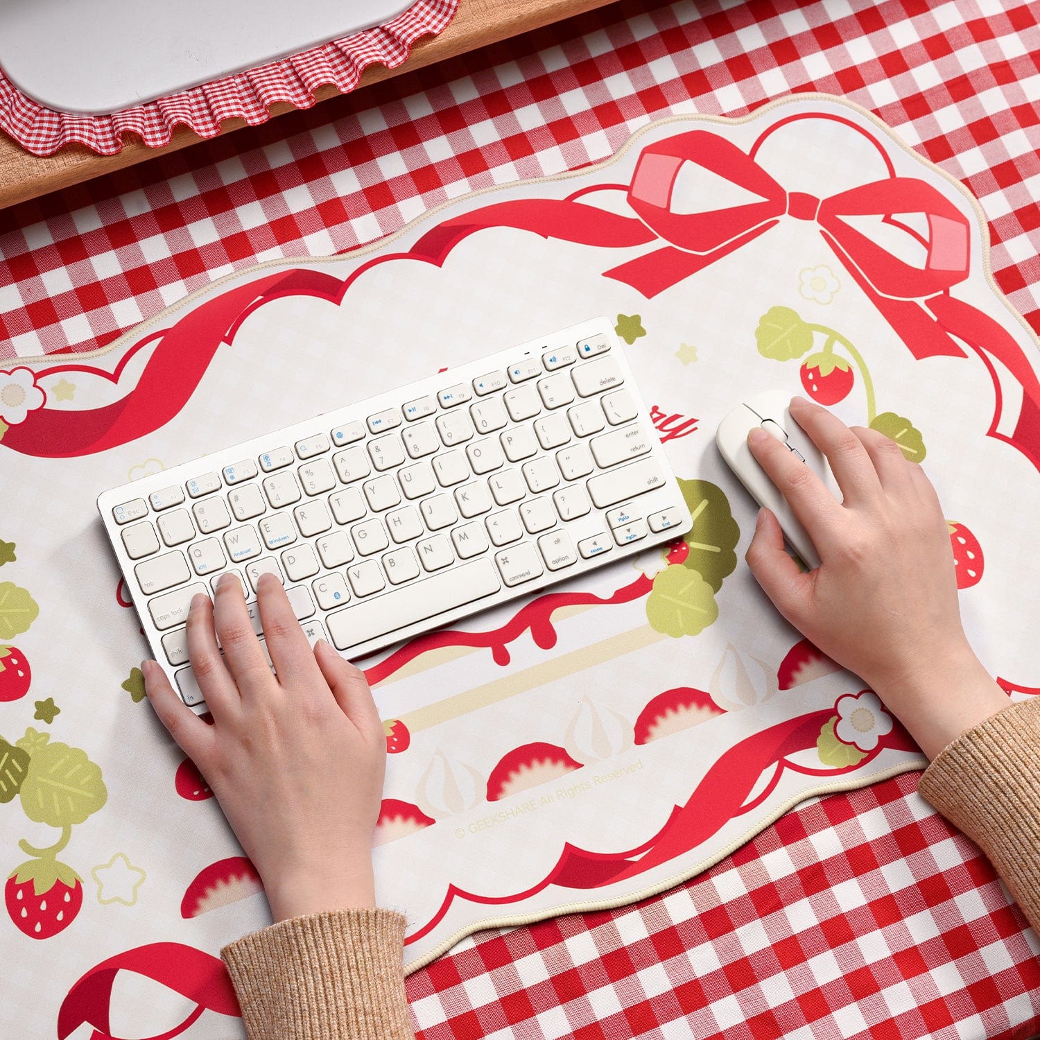 GeekShare Spring Strawberry Mousepads GeekShare Spring Strawberry Mousepads