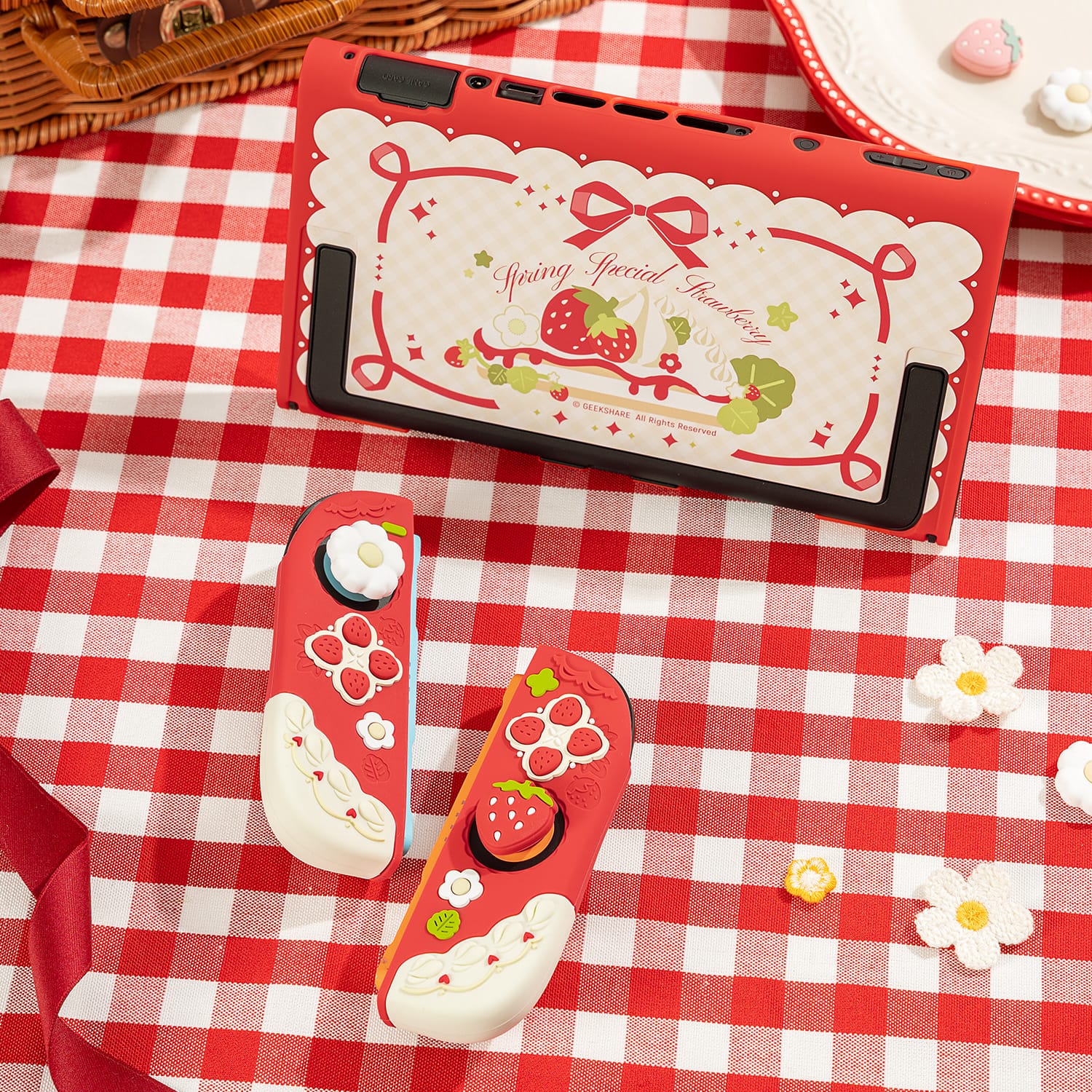 GeekShare Cream Strawberry Series Protective Case for Switch 2 GeekShare Cream Strawberry Series Protective Case for Switch 2
