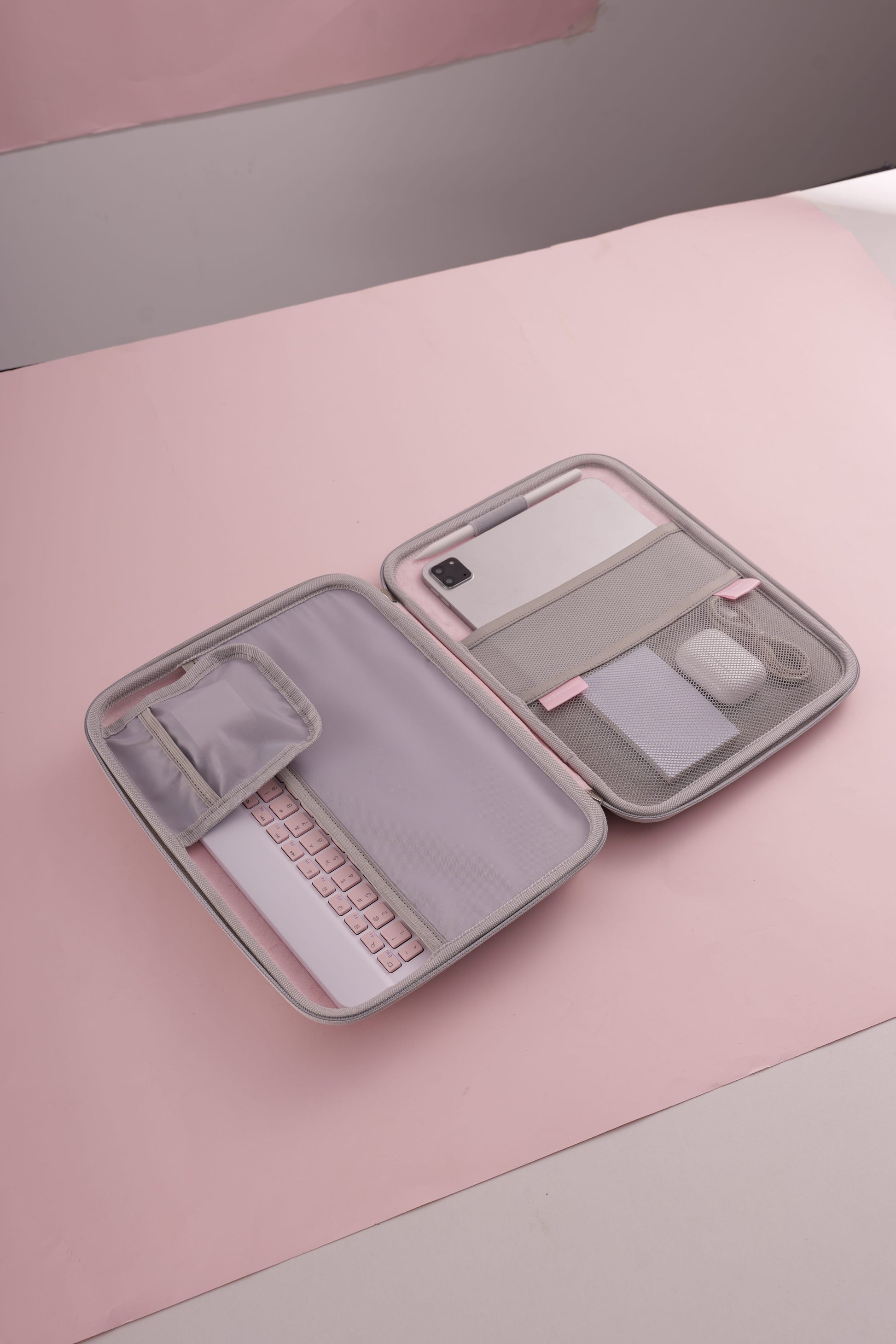 Hello Kitty Shining Silver Heart iPad Sleeve Hello Kitty Shining Silver Heart iPad Sleeve