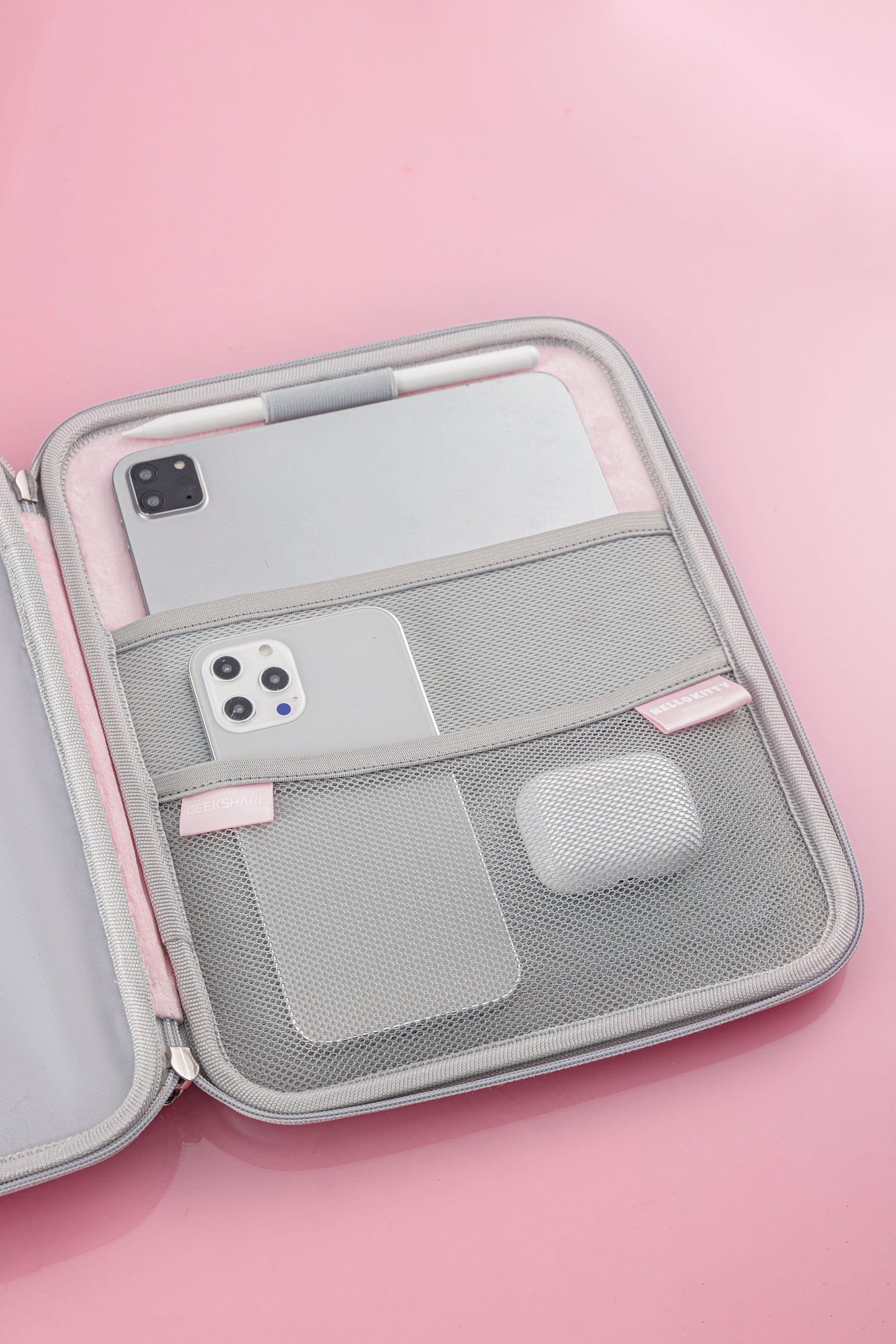 Hello Kitty Shining Silver Heart iPad Sleeve Hello Kitty Shining Silver Heart iPad Sleeve