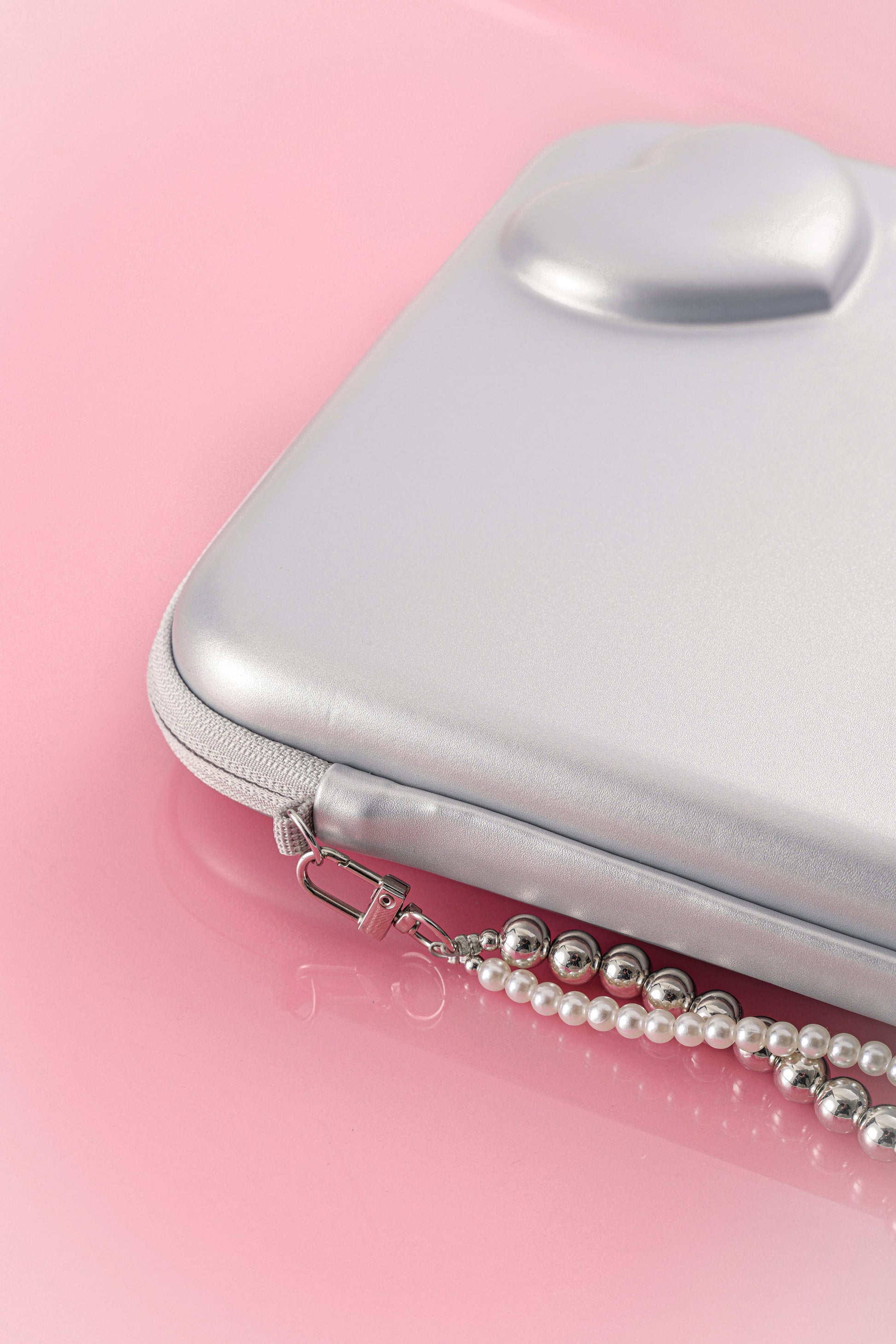 Hello Kitty Shining Silver Heart iPad Sleeve Hello Kitty Shining Silver Heart iPad Sleeve