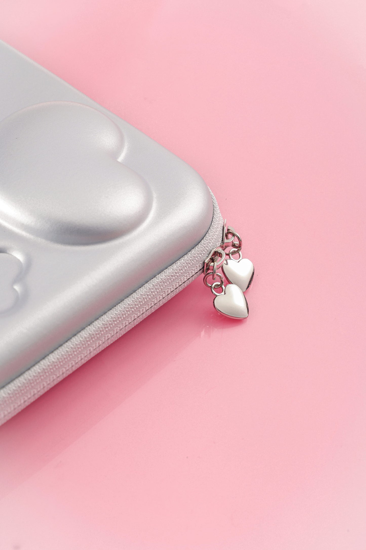 Hello Kitty Shining Silver Heart iPad Sleeve Hello Kitty Shining Silver Heart iPad Sleeve