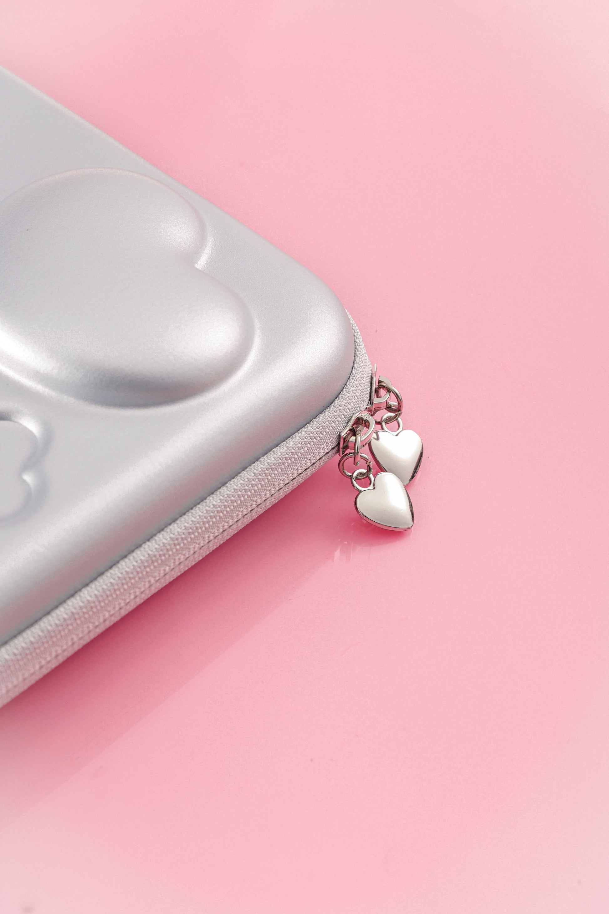 Hello Kitty Shining Silver Heart iPad Sleeve Hello Kitty Shining Silver Heart iPad Sleeve