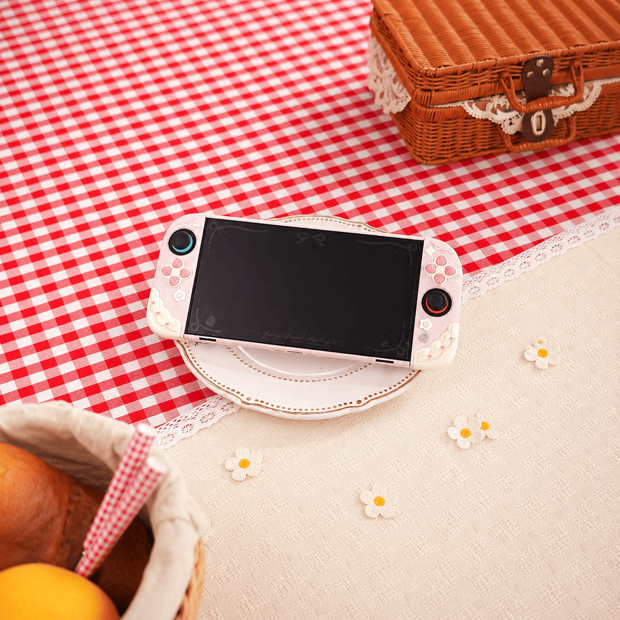 GeekShare Cream Strawberry Silicone Protective Case GeekShare Cream Strawberry Silicone Protective Case